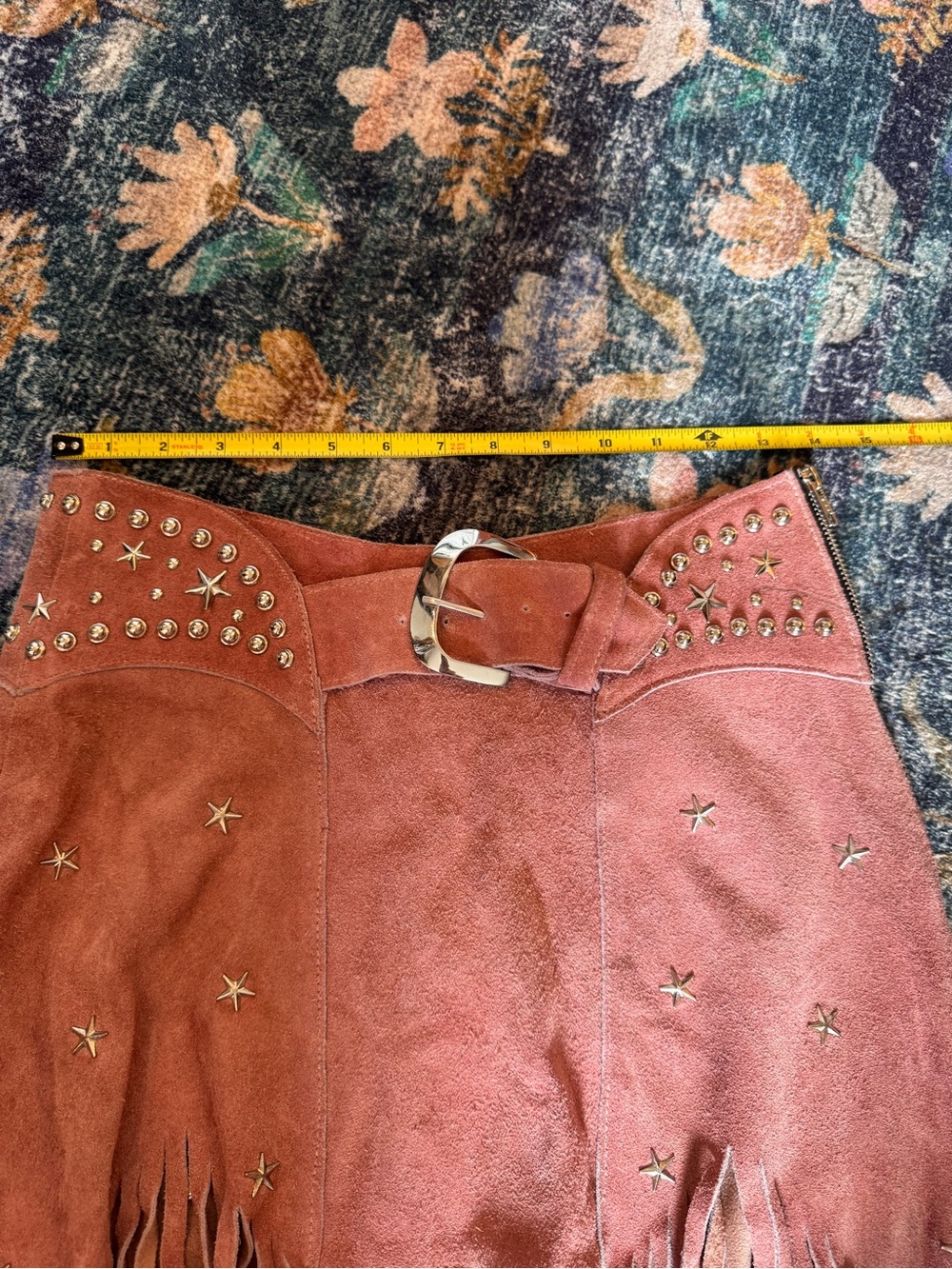 Understated Leather Fringed Suede Mini Skirt with Star Studs - Dusty pink - Picture 4 of 10